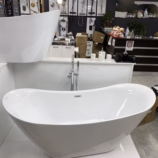 Freistehende Acrylbadewanne mit Ellipsenrock und Umweltschutzstufe E0 für ein Fünf-Sterne-Hotel