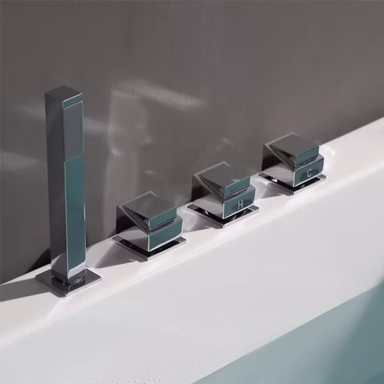 Moderne freistehende Whirlpool-Badewanne für den Innenbereich